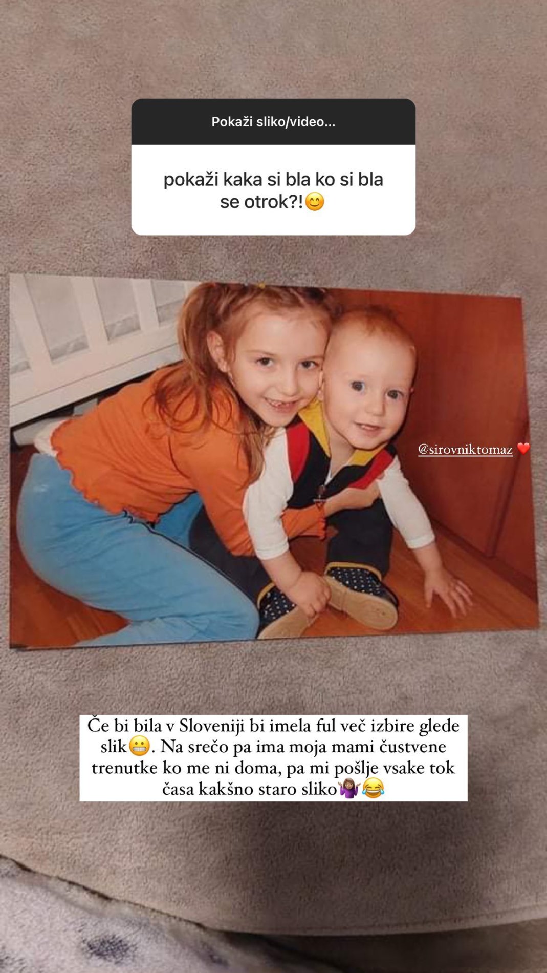 Anja in njen brat, ko sta bila še otroka. Vir: Instagram
