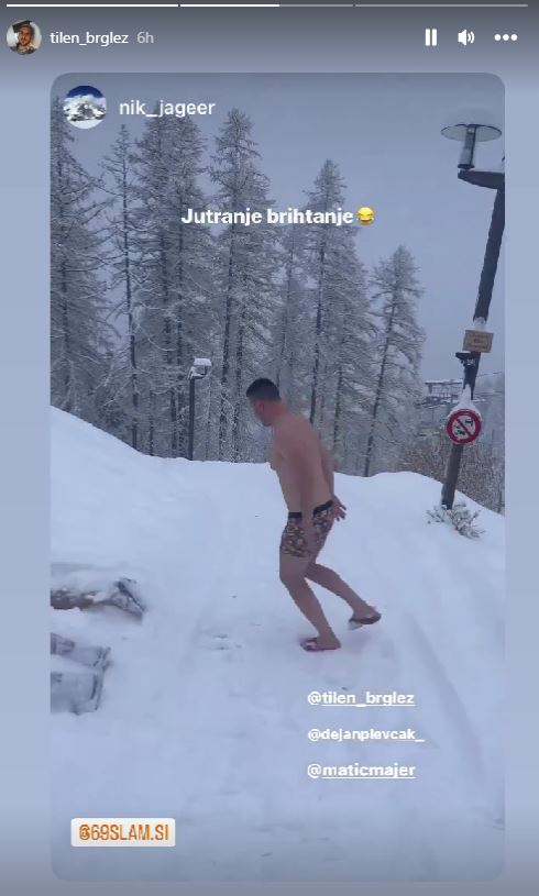 Tilen Brglez v spodnjicah skoči v sneg. Vir: Instagram