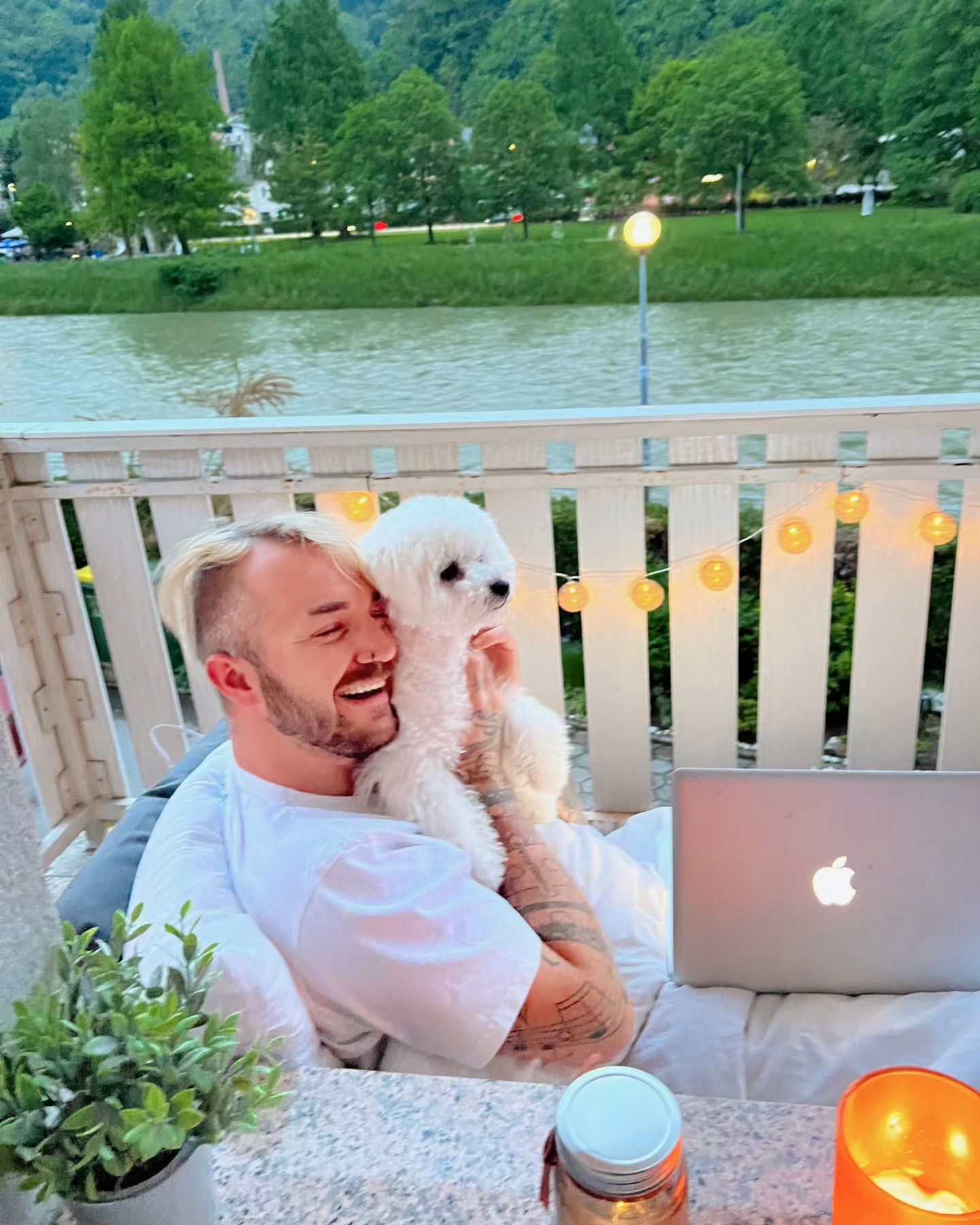 Dejan in njegov kuža Henri. Vir: Instagram