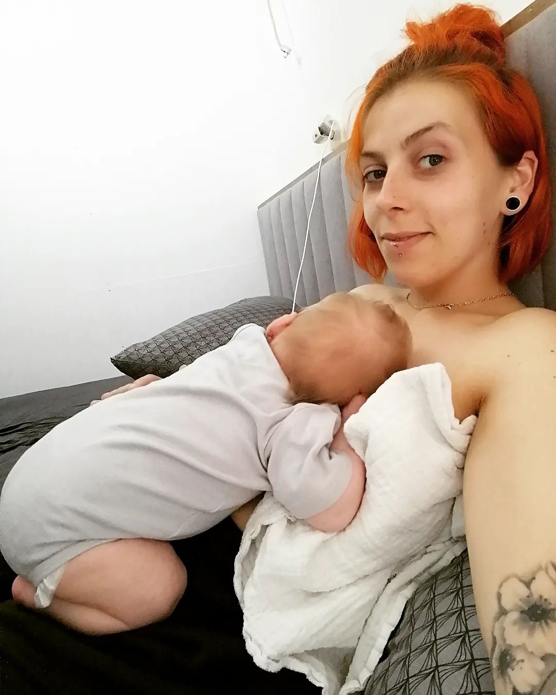 Mihaela in majhen Nikolaj. Vir: Instagram
