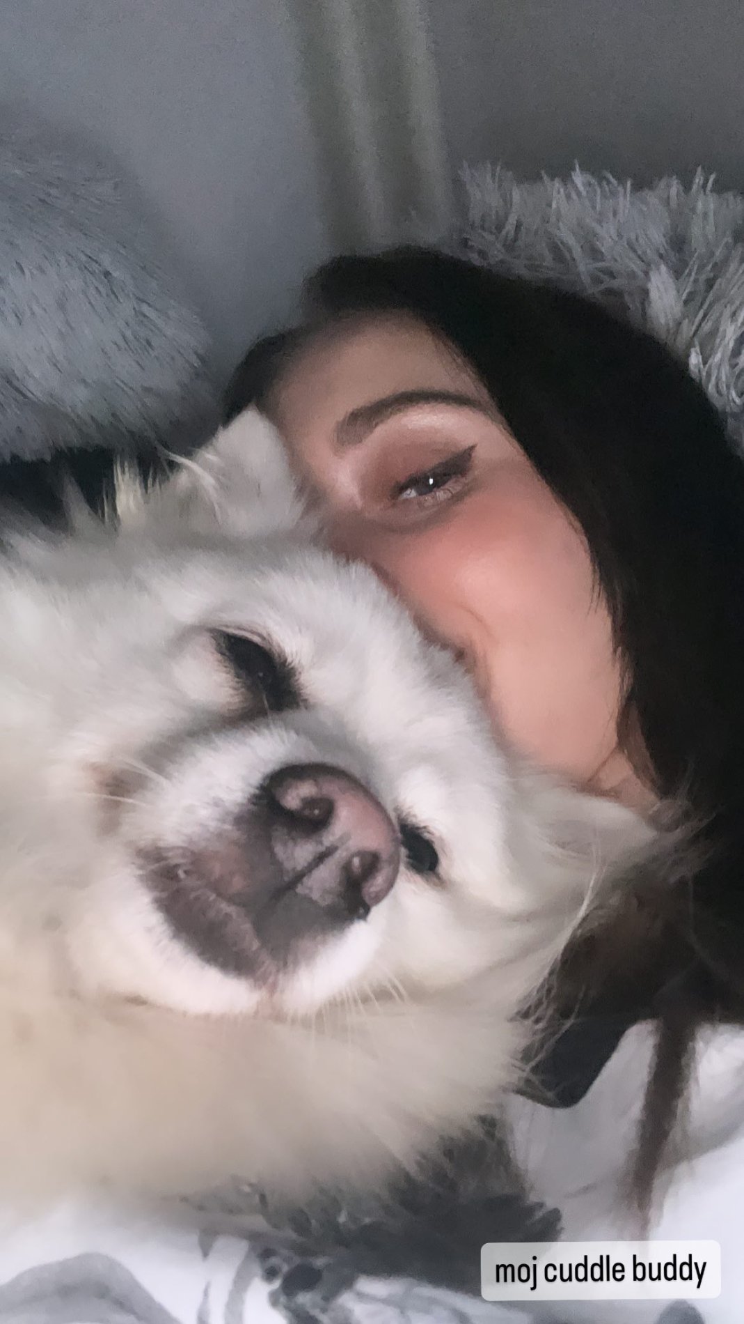 Iza in kuža. Vir: Instagram