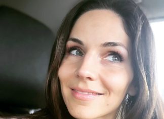Pevka Lea Sirk je svojemu dragemu kar na socialnem omrežju sporočila tole.