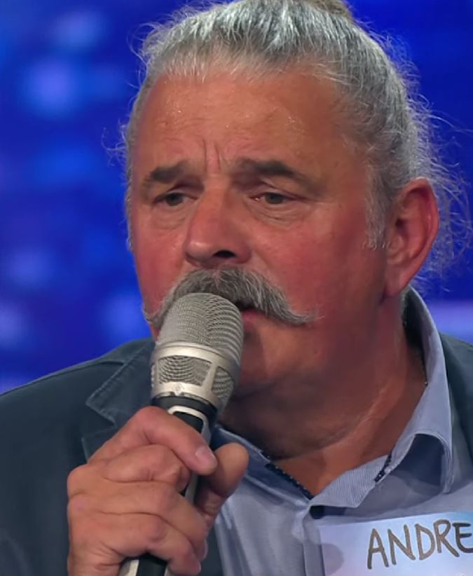Andrej je zapel svojo pesem. Vir: Voyo.si