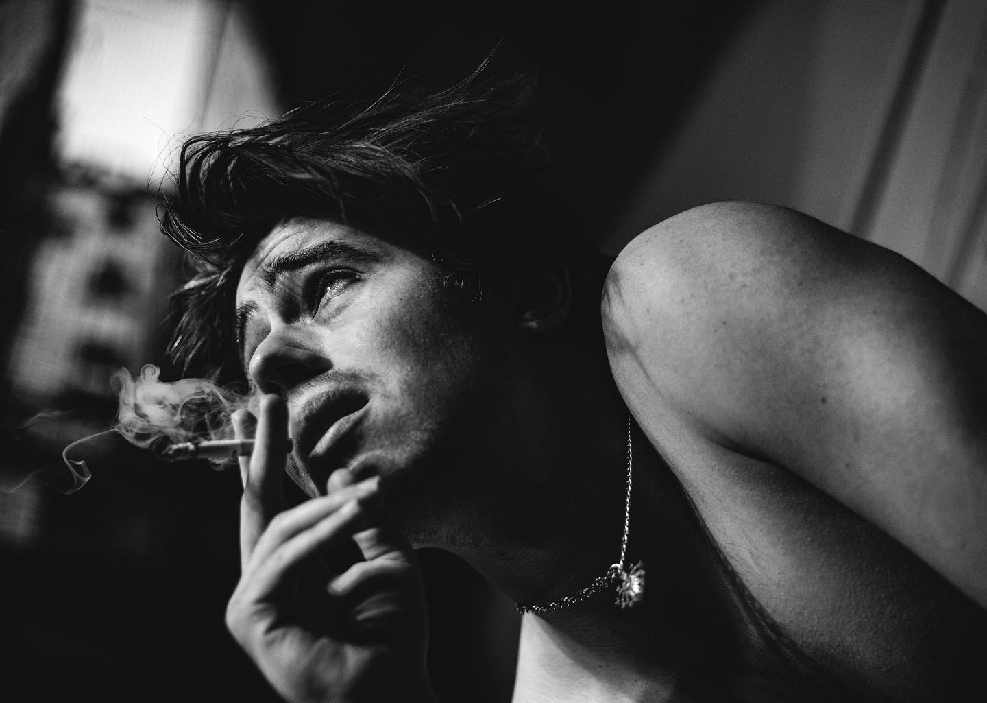Bojan se je fotografiral s cigareto v roki. Vir: Instagram
