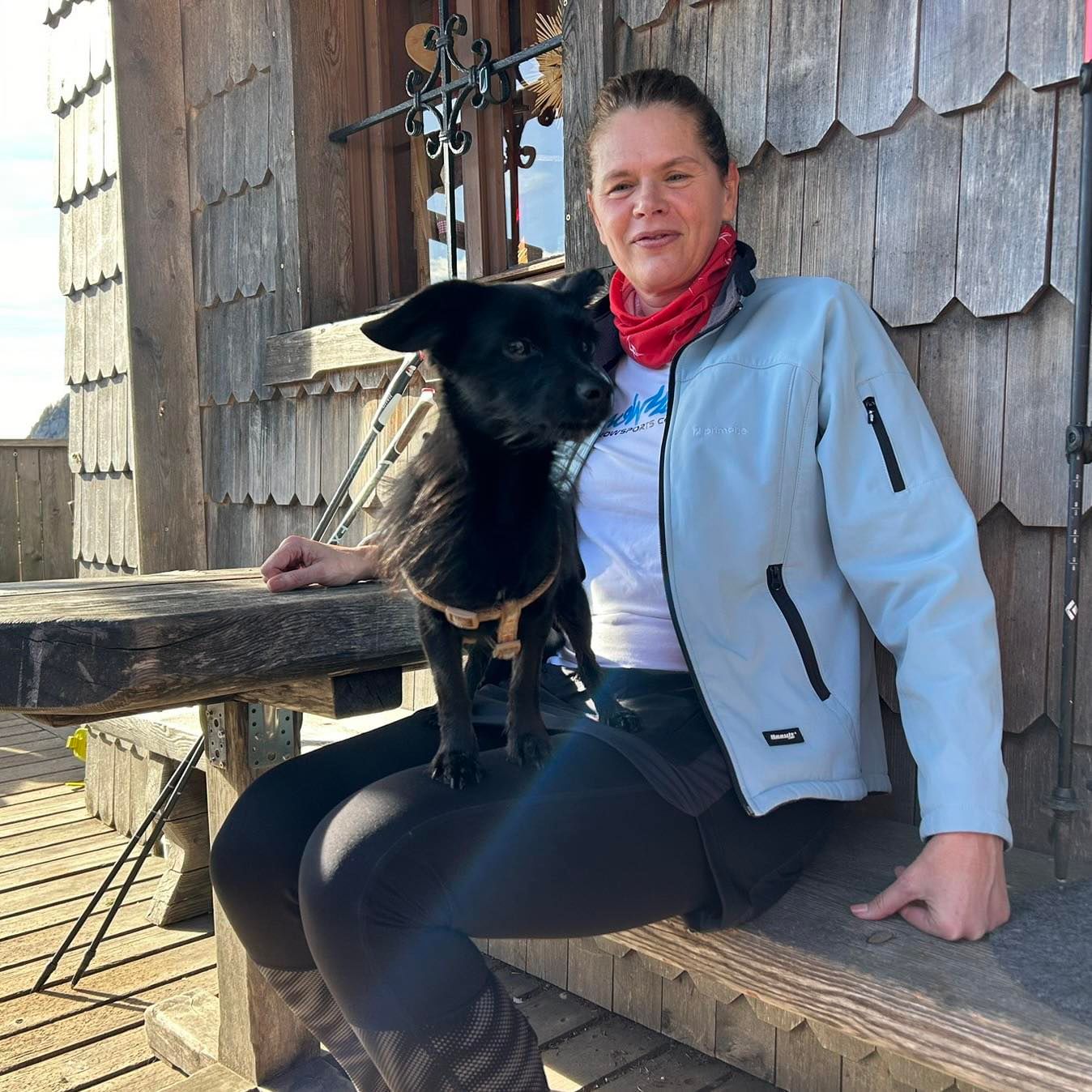 Alenka in njen novi prijatelj. Vir: Instagram
