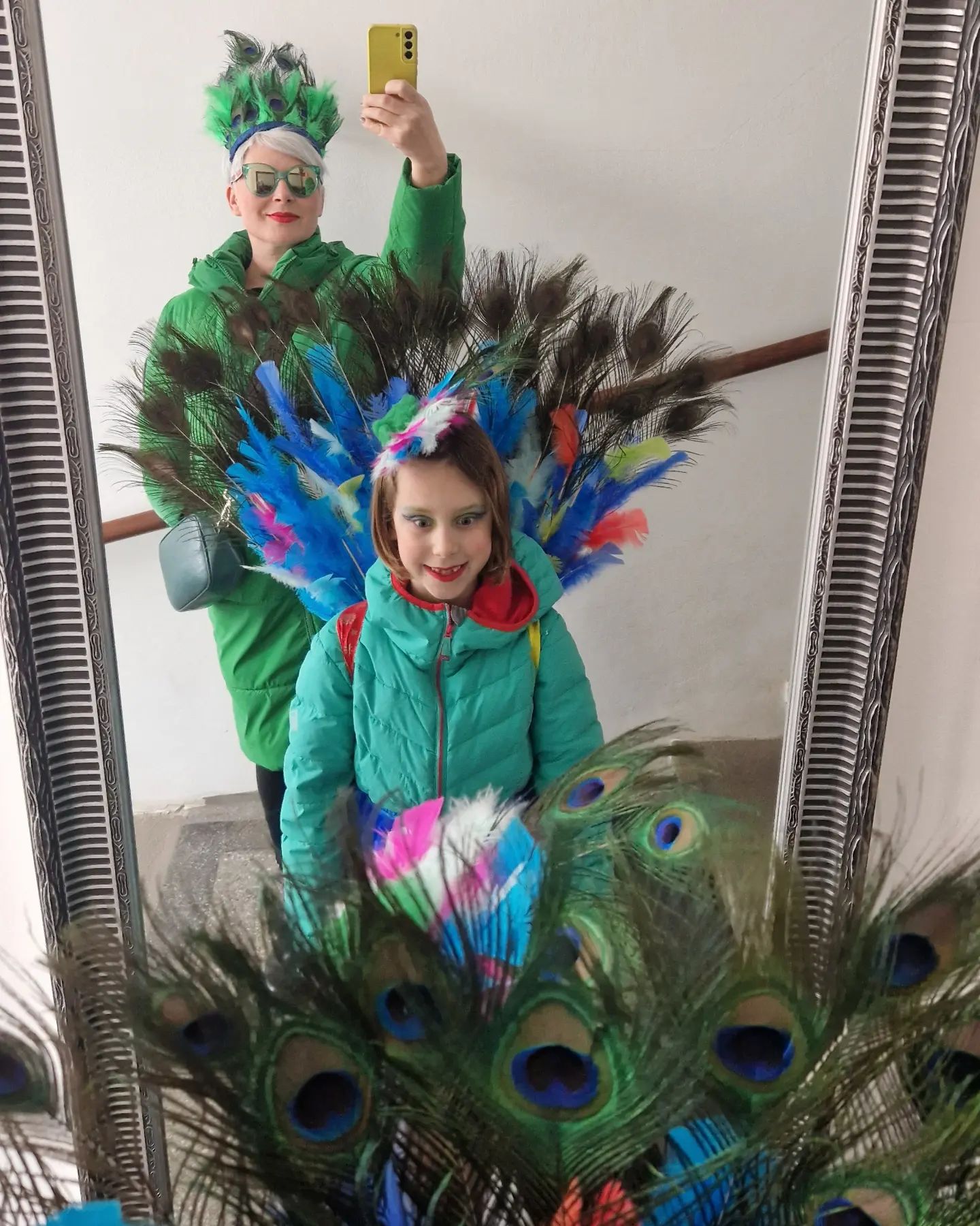 Ana in hči sta se namaskirali v pava. Vir: Instagram