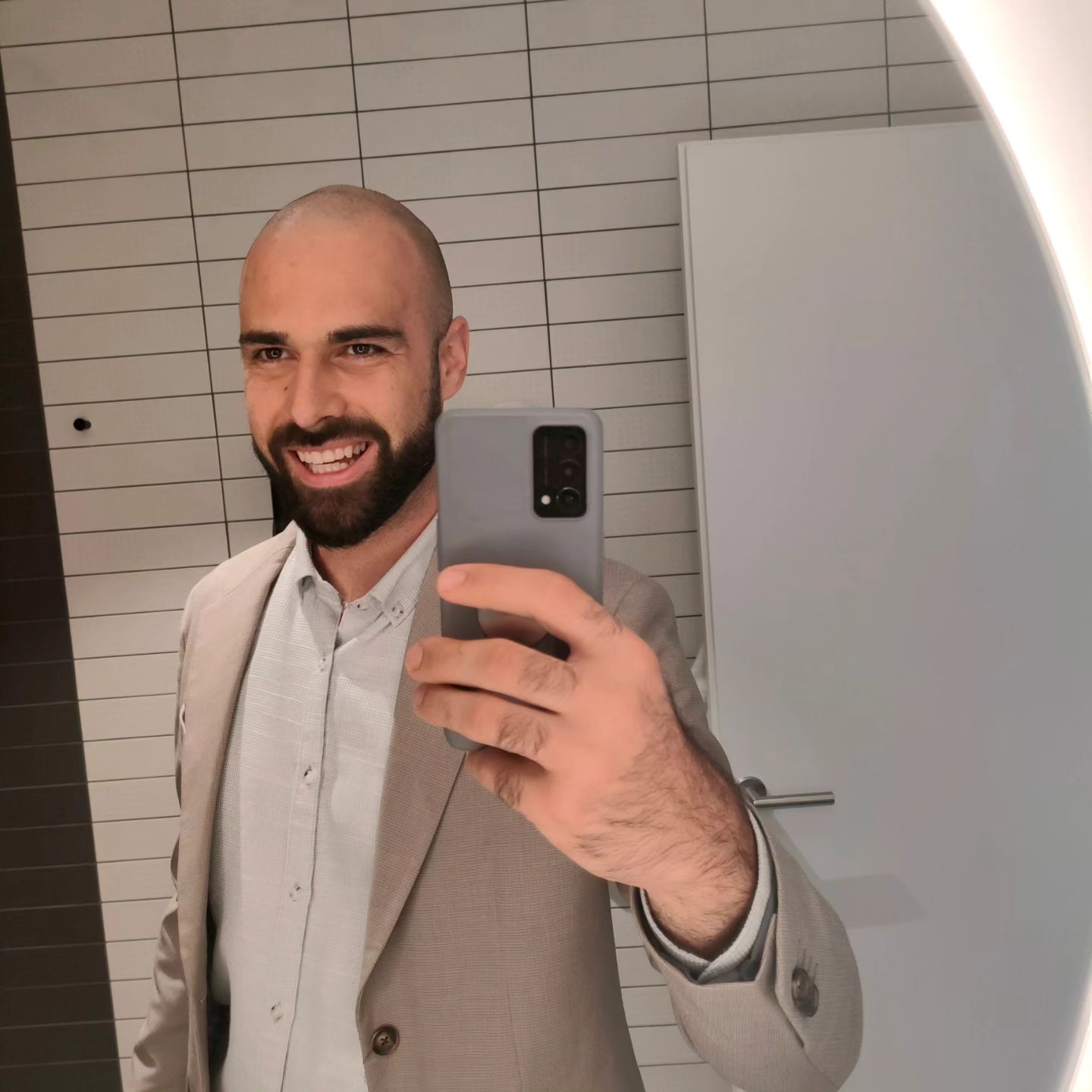 Marko je imel izjemno kratke lase. Vir: Instagram