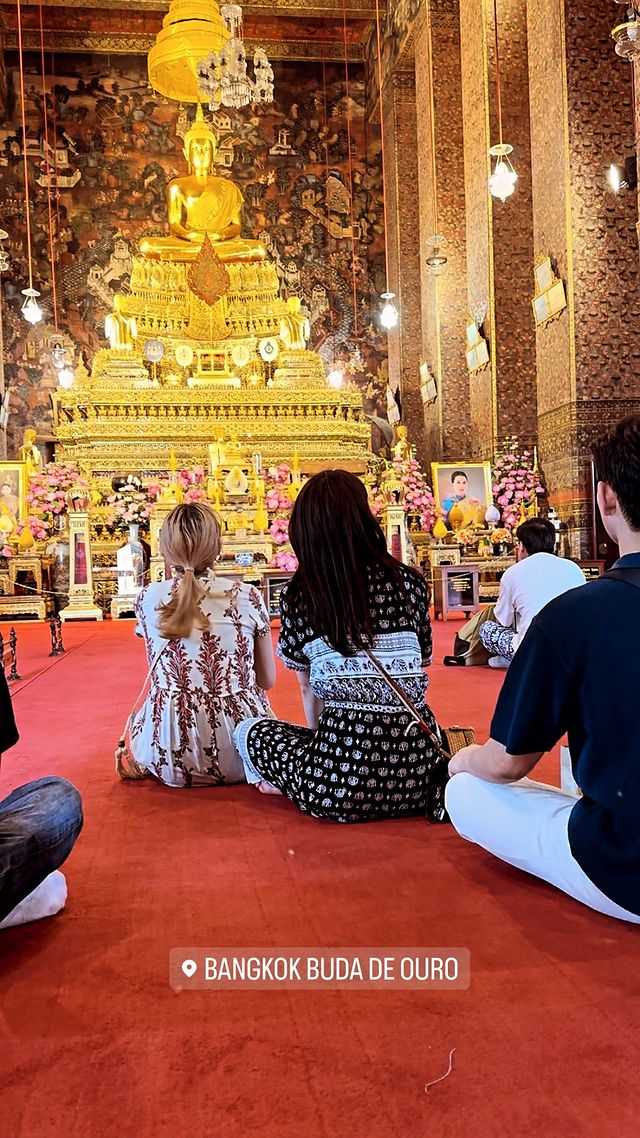 Helena se nahaja v budističnem templju na Tajskem. Vir: Instagram