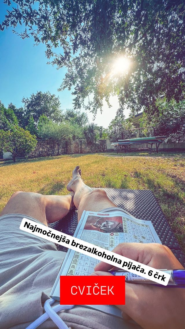 Miha Hercog se šali tudi na morju