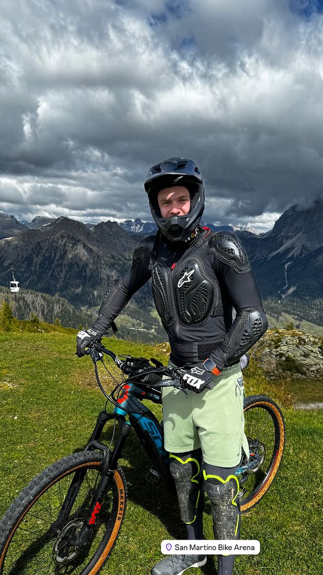 Blaž Kričej vozi downhill