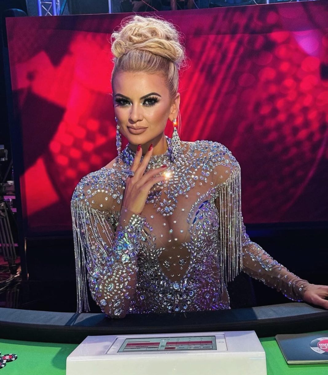 Nina Osenar Kontrec ima novo pričesko Nina Osenar Kontrec ima novo pričesko