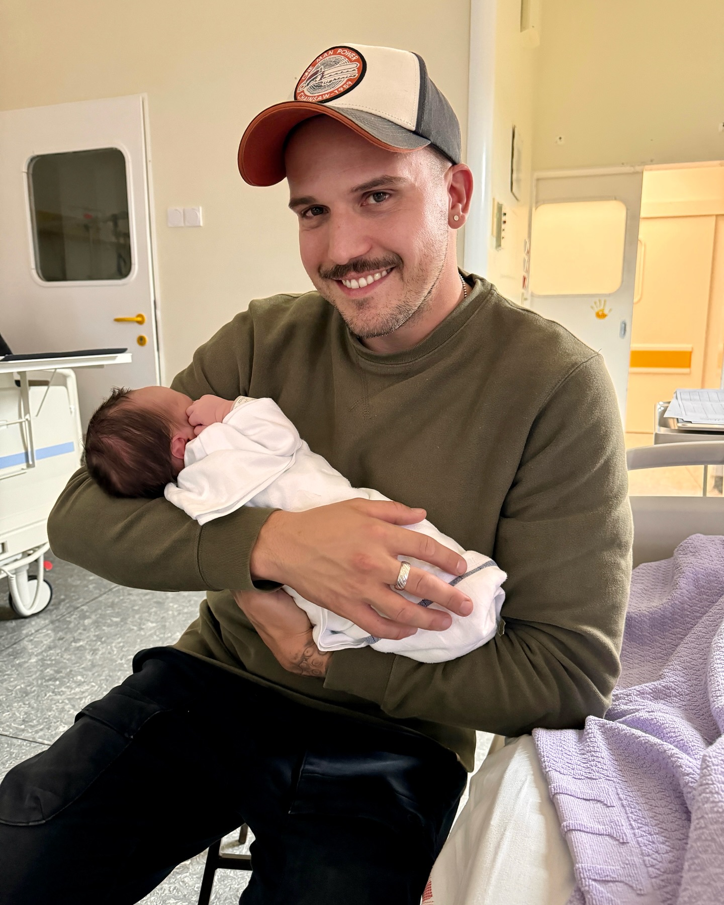 Tim Kores Kori je postal očka