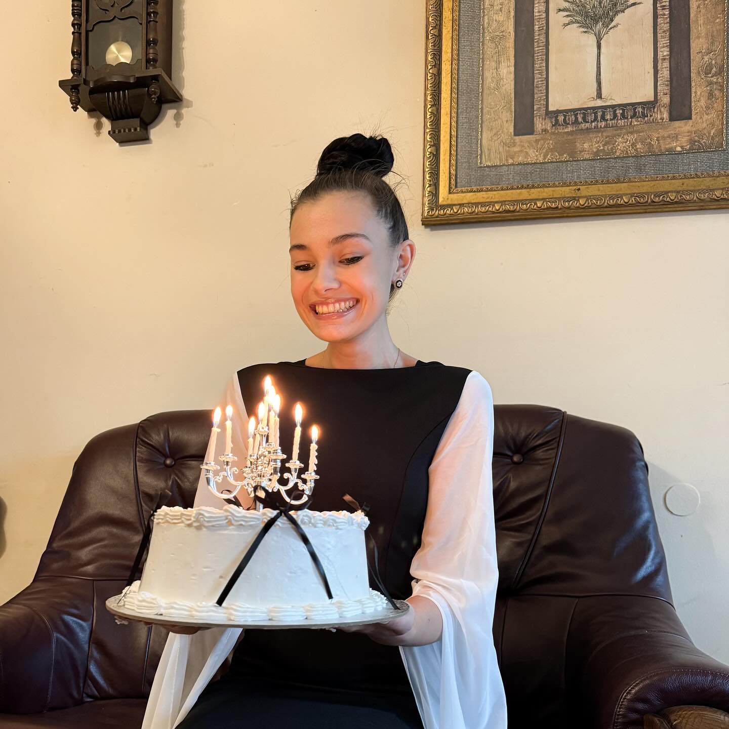 Kristina Miler in torta za rojstni dan. Vir: Instagram