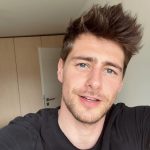Kaj se dogaja z Matejem Zemljičem, zvezdnikom serije Skrito v raju