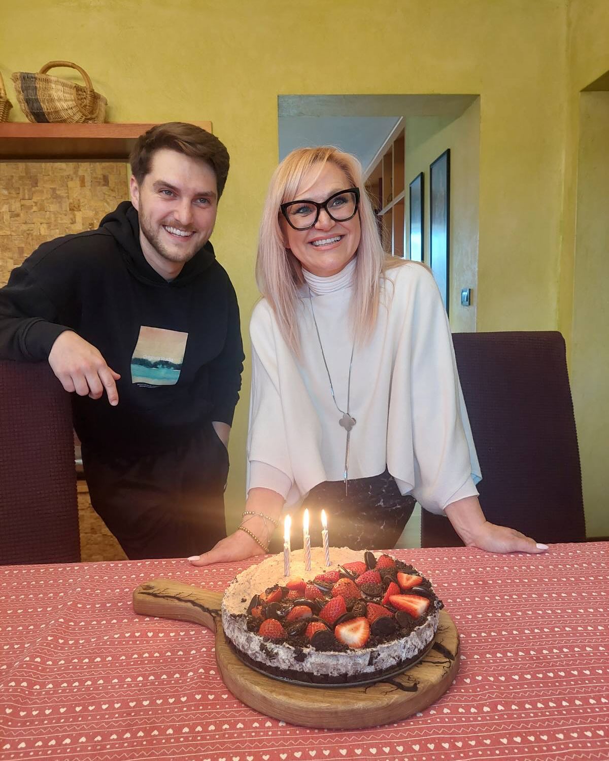 Nuša Derenda je praznovala rojstni dan