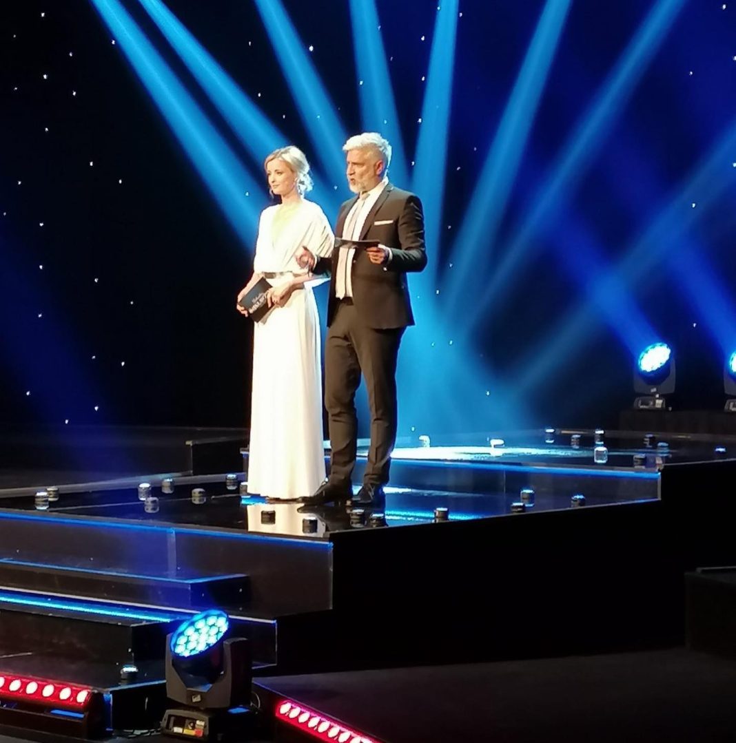 Ajda Smrekar (19)