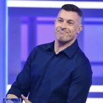 Znanega slovenskega voditelja surovo pretepli?