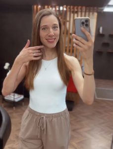 Monika Avsenik z veliko spremembo svojega videza presenetila oboževalce