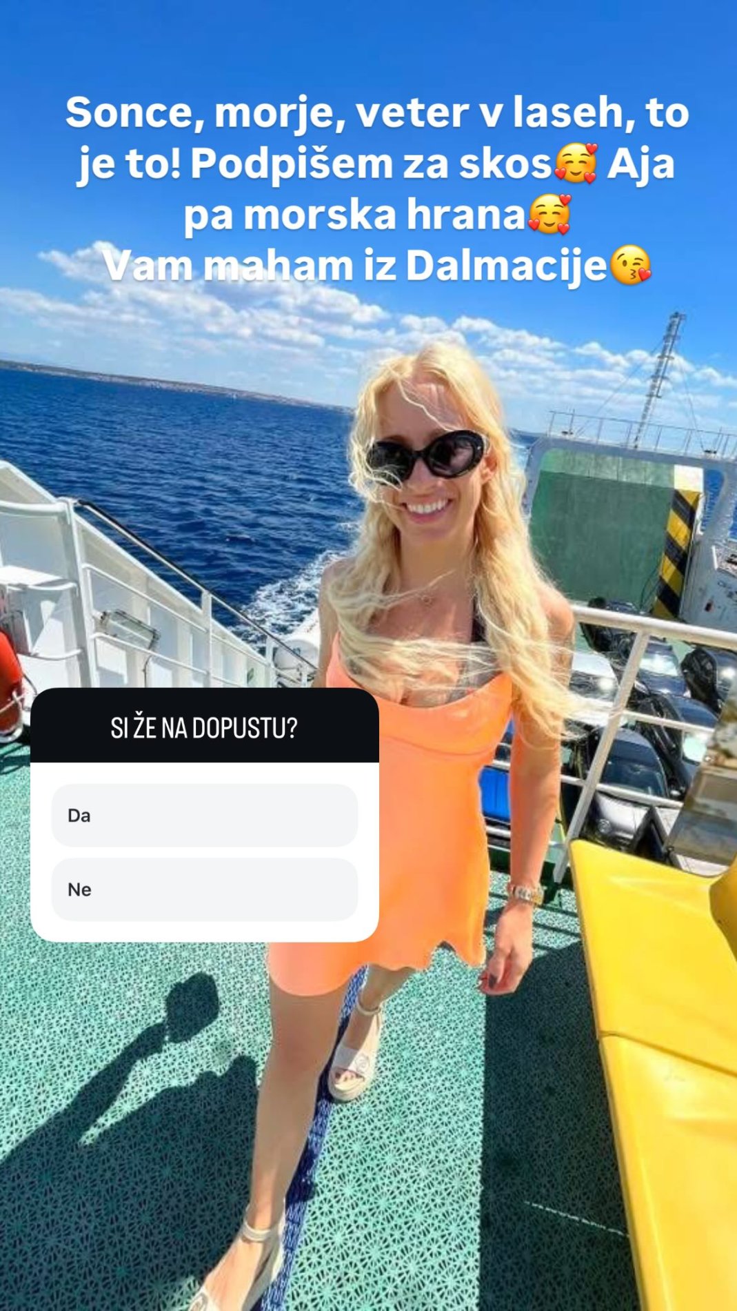 Alya uživa na morju