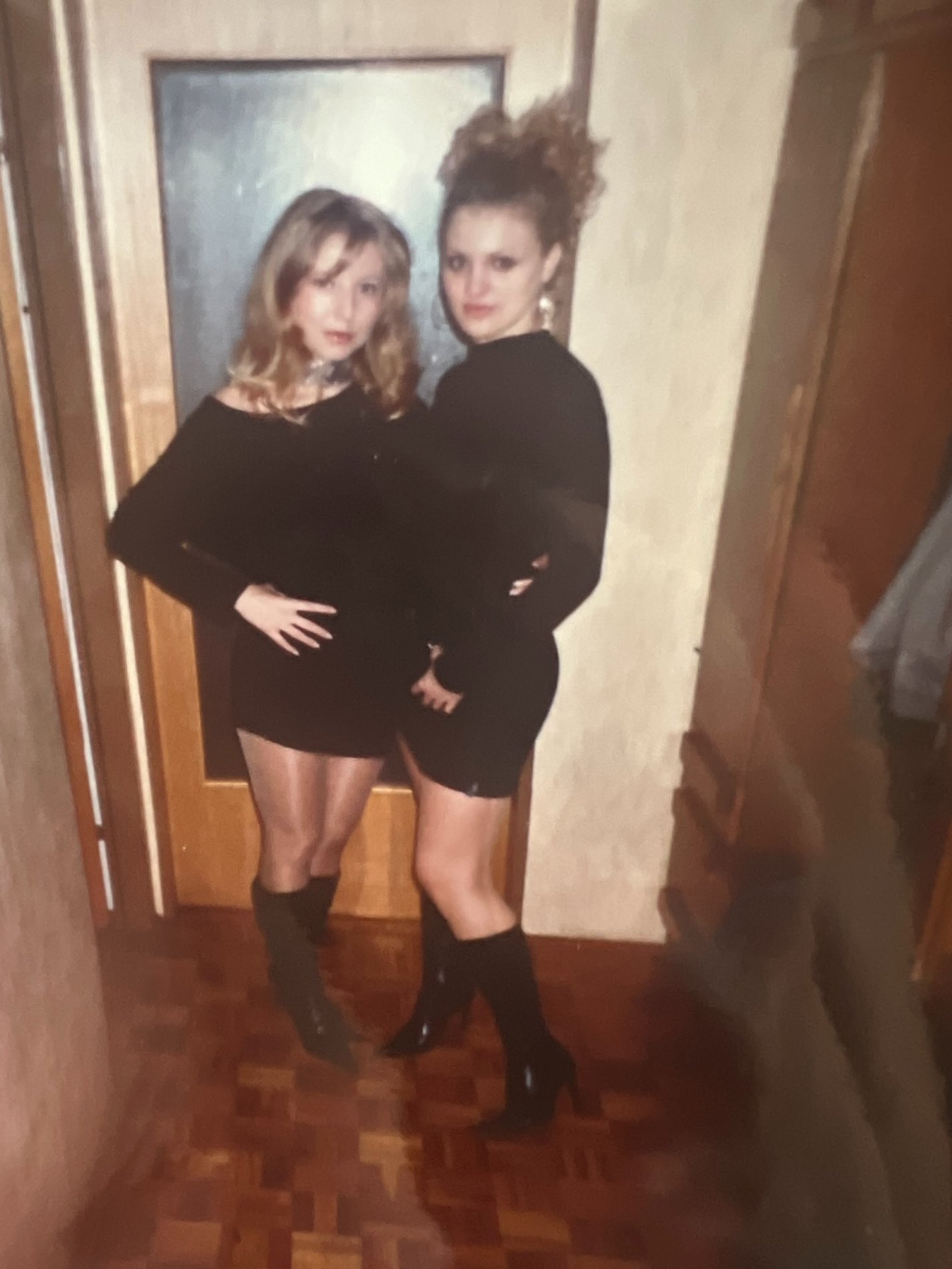 Hajdi (levo) pred 20 leti. Vir: Instagram