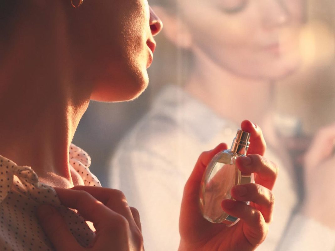 ženska-in-parfum