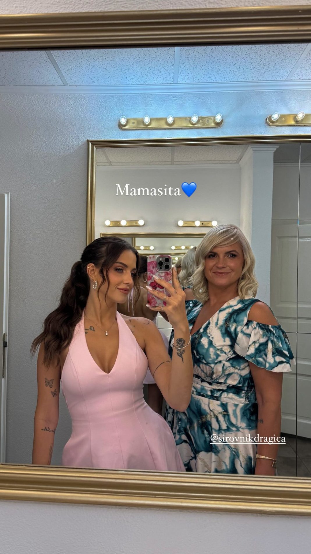 Anja skupaj z mamo. Vir: Instagram