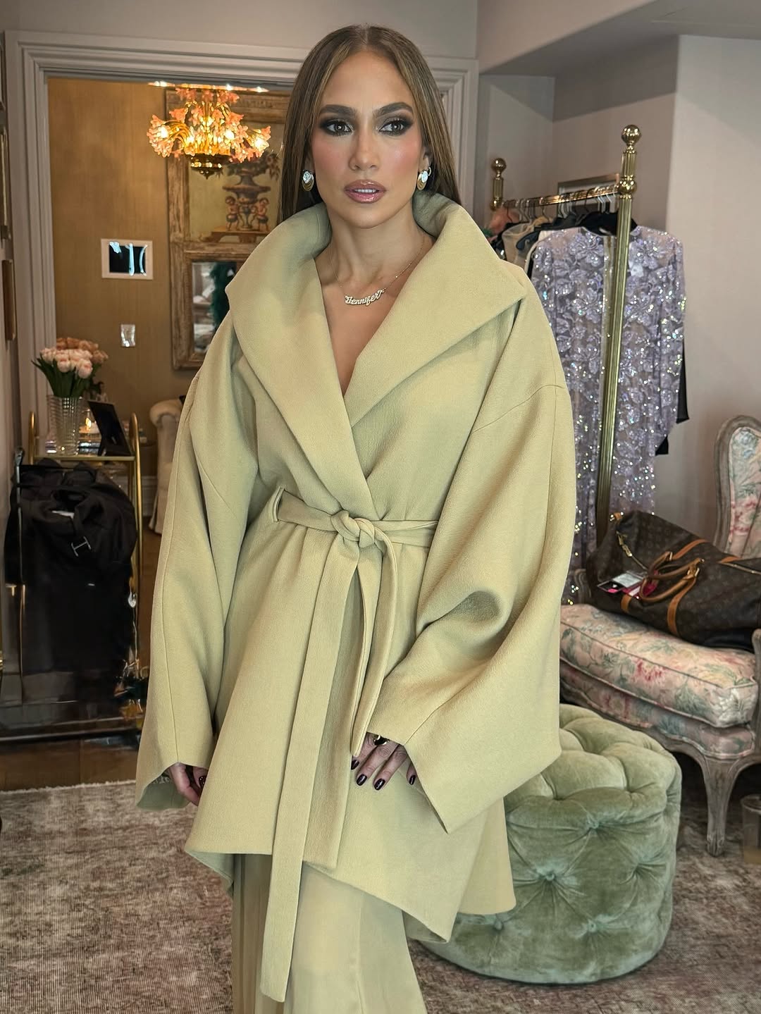 J.lo in njen plašč. Vir: Instagram