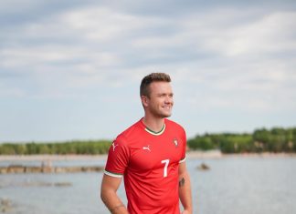 Luka Basi ujet v objemu s to lepotico lukabasi