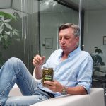 Borut Pahor se dogajanja na zabavi ne spomni, dokazne fotografije pa pravijo …