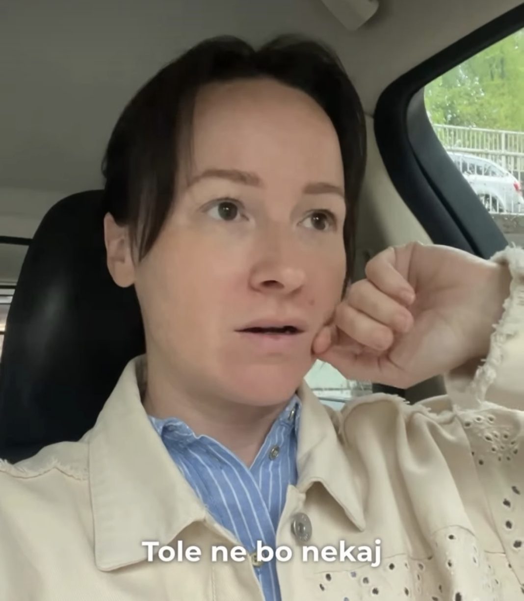 Anja Baš v avtu