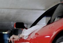 So znano slovensko skupino v dragem avtomobilu ujeli ob neprimernem početju?