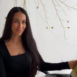 Priljubljenost Tine Gaber je ogrožena zaradi tega lepotca
