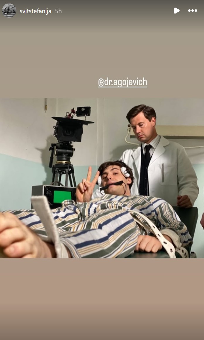 Svit je delil utrinek s snemanja serije. Vir: Instagram