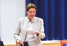 Alenka Bratušek se je pohvalila, uspela ji je še ena zmaga