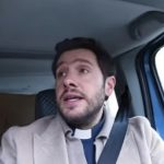 Župnik Martin Golob je kljub svoji poziciji delil video, ki ga marsikdo ne bi pričakoval