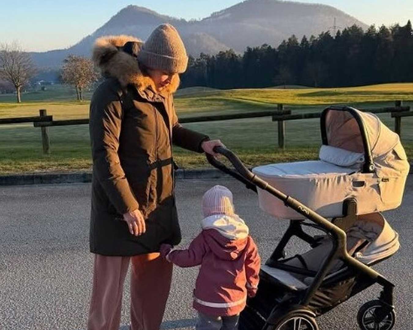 Anamaria in njeni dve hčerki. Vir: Instagram