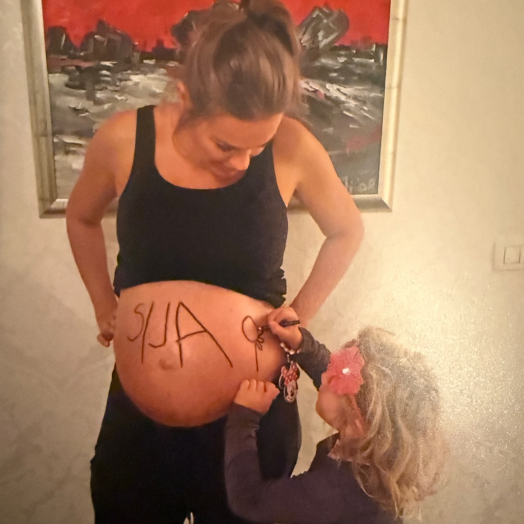Nosečniška fotografija Rebeke Dremelj iz leta 2016. Vir: Instagram