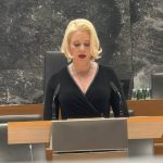 Urška Klakočar Zupančič se je burno odzvala na fotografijo, ki jo kaže v drugačni luči