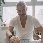 Miha Hercog ujet s privlačno blondinko