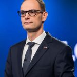 Anže Logar z ženo pritegnil pozornost na volitvah
