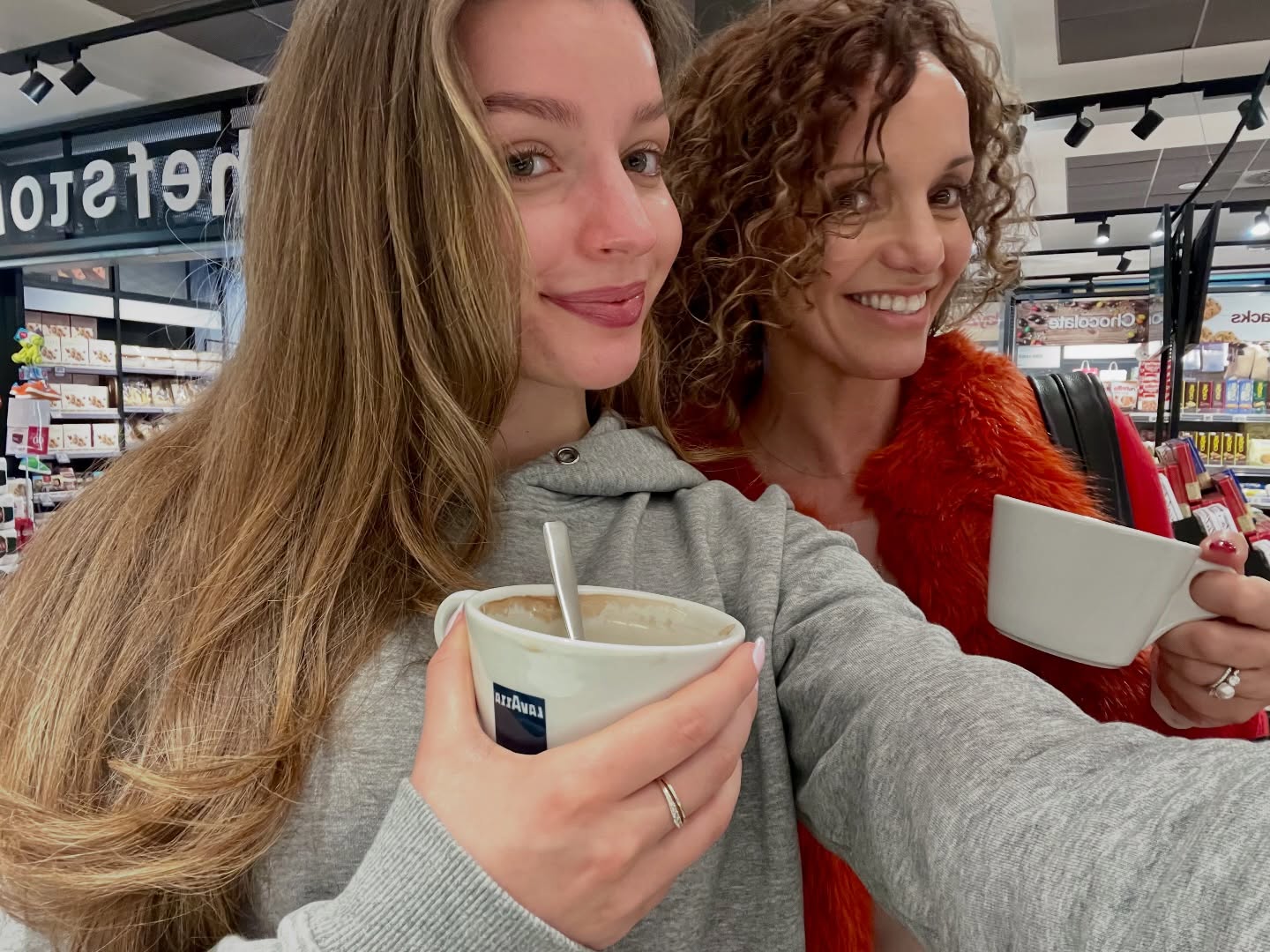 Metka Albreht se poslavlja od svoje hčere. Vir: Instagram