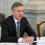 Bolezen ga je močno načela: Golob se je javil vidno izčrpan