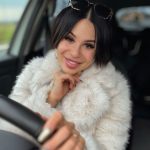 Urška Gros (Kmetija) s hčerkama zapušča Slovenijo