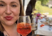 Sara Rutar med divjo zabavo, njeni otroci pa …