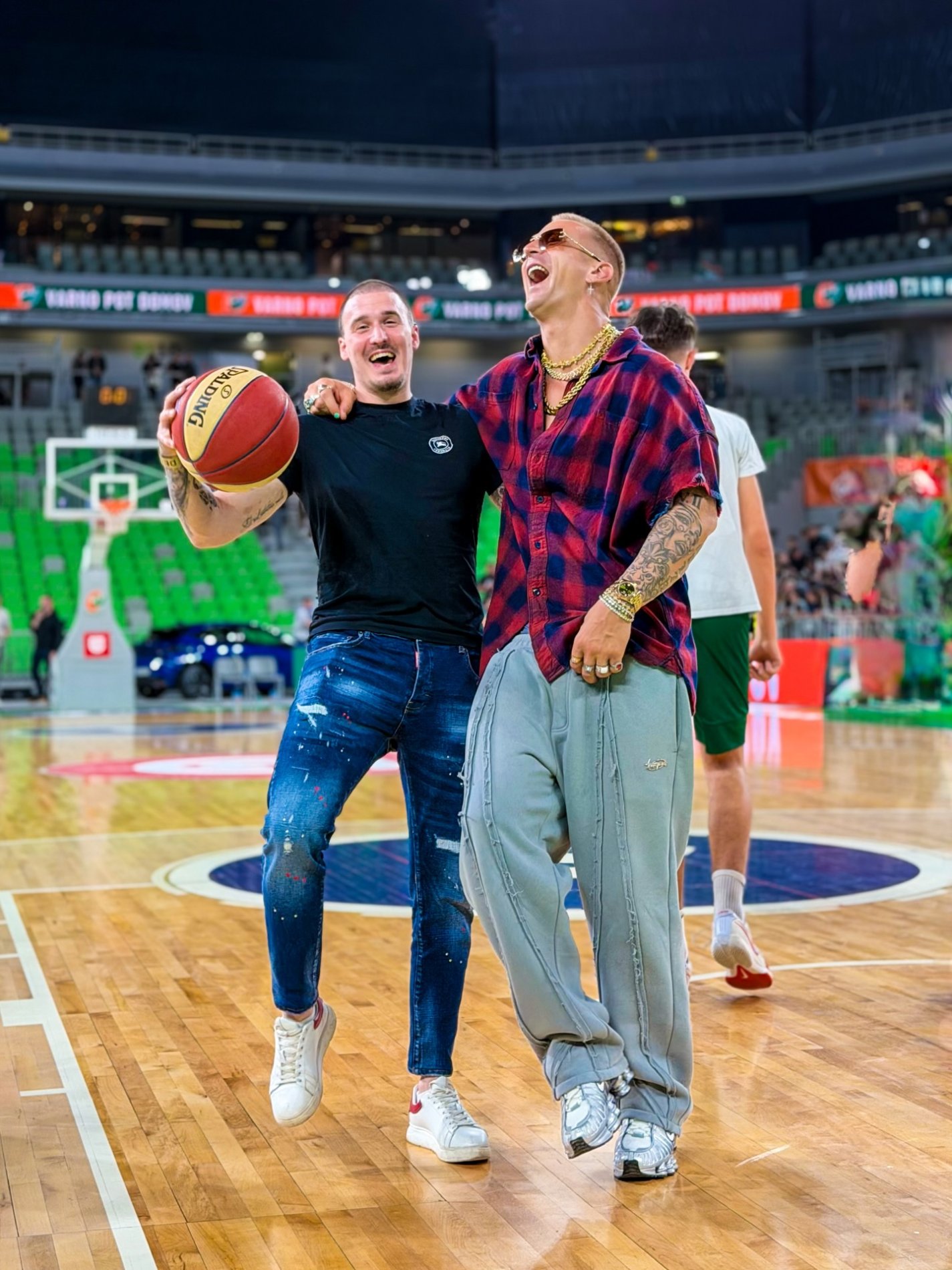 Jan in Mikić se družita izven šova. Vir: Instagram