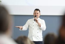 Luka Jezeršek s fotografijami s prestižne zabave sprožil val komentarjev