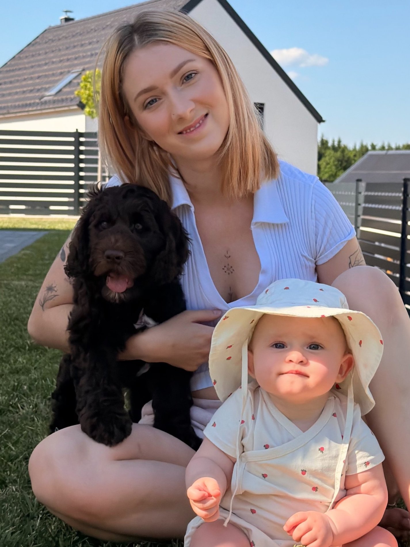 Iza s hčerko in kužkom. Vir: Instagram
