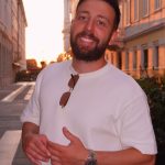 Nepridiprav se je spravil na Tino Gaber, a so bili pritiski ter strah preveliki (pojasnjujemo celo zgodbo)