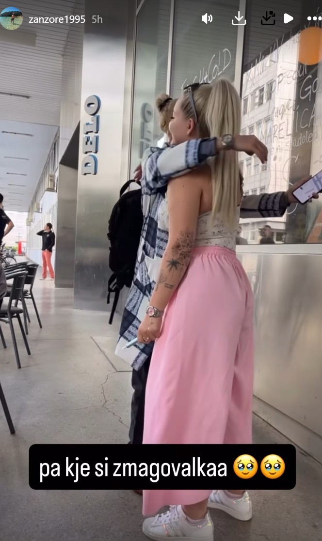 Ema in Aleksandra sta se objeli