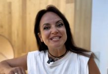 Voditeljica Oriana Girotto (bivša žena Borisa Cavazze) je presenetila s svojim videzom na dogodku …